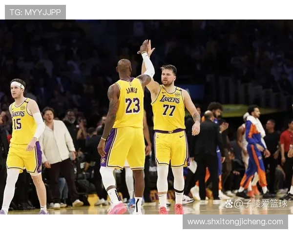 2016年11月5日湖人与勇士的激烈对决回顾与精彩瞬间分析