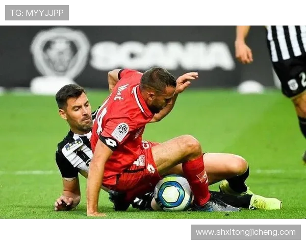 亚眠与里尔比赛因意外事件中断球迷反应热烈引发热议