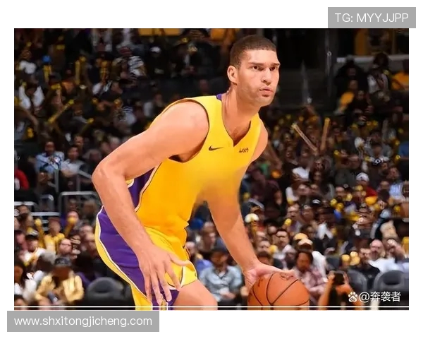 布鲁克洛佩斯的篮球之路与职业生涯的辉煌成就探讨